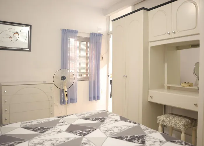 Apartamento Charming Steps From The Sea *