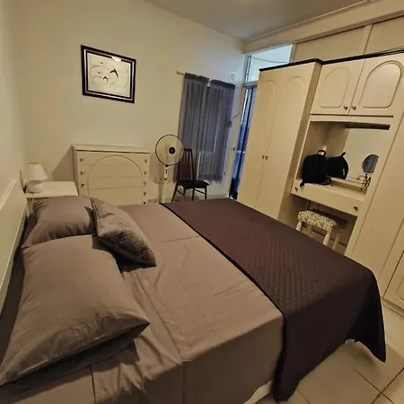 Charming Steps From The Sea アパート