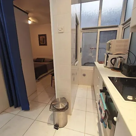 Charming Steps From The Sea アパート セント・ポールズ・ベイ