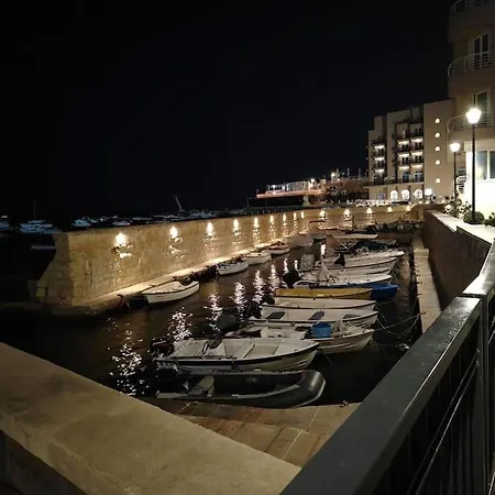 Daire Charming Steps From The Sea *