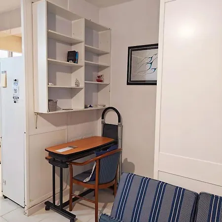 Charming Steps From The Sea アパート *