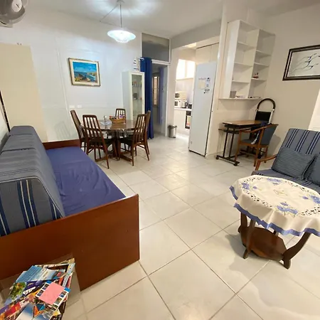 Charming Steps From The Sea アパート *