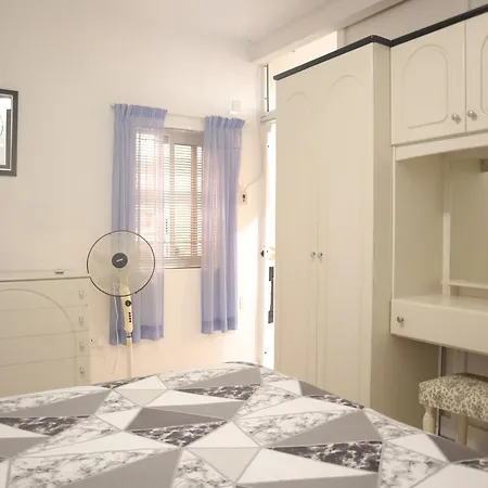 Apartamento Charming Steps From The Sea *