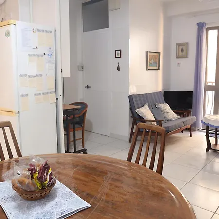 Apartament Charming Steps From The Sea