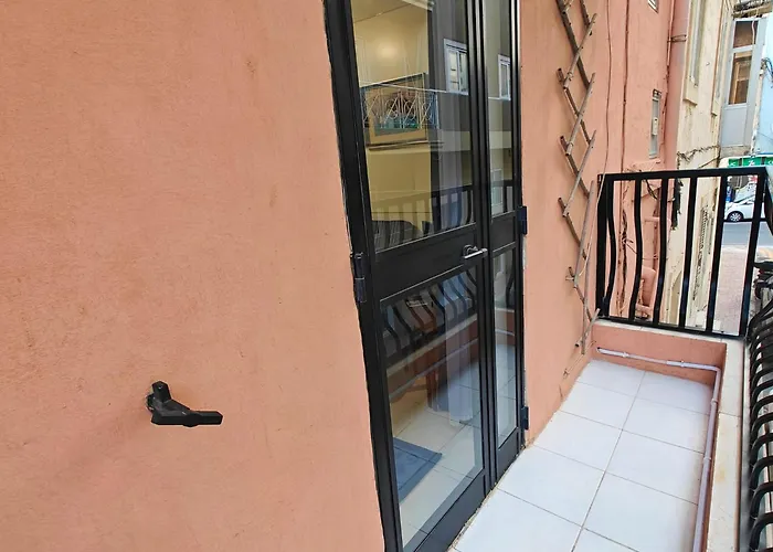 Charming Steps From The Sea Apartment St. Paul's Bay